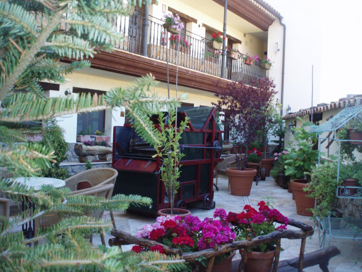 Hostal Restaurante La Muralla Canete  Eksteriør bilde
