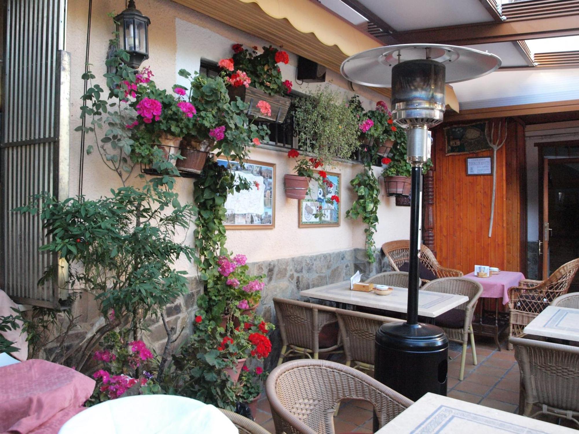Hostal Restaurante La Muralla Canete  Eksteriør bilde
