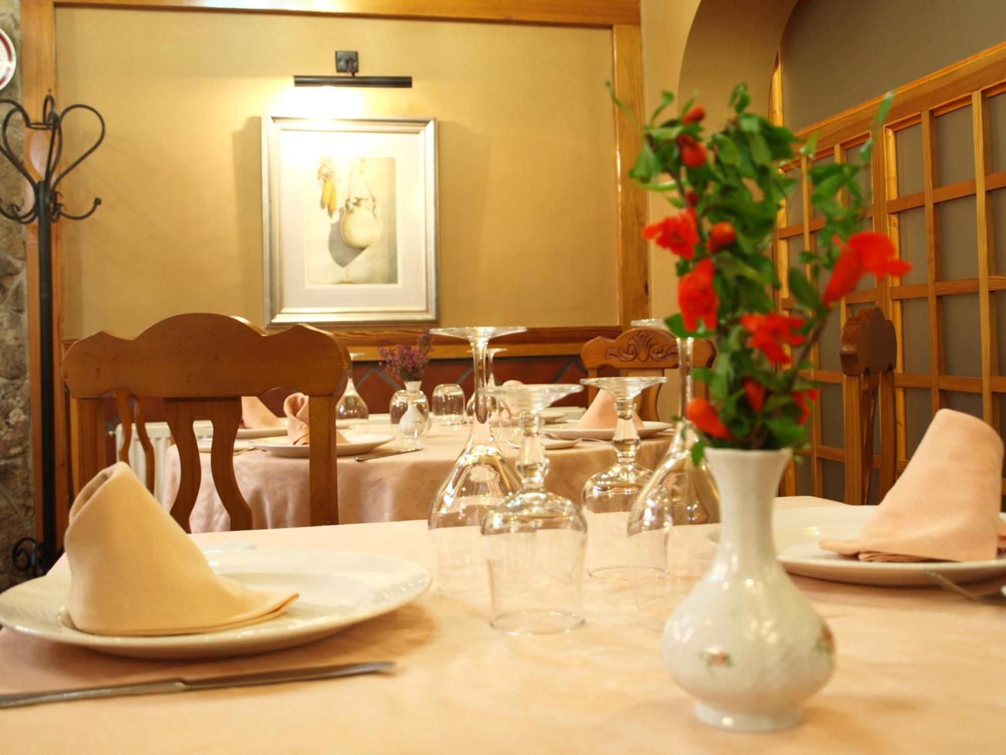 Hostal Restaurante La Muralla Canete  Eksteriør bilde