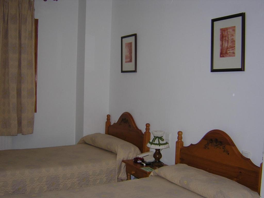 Hostal Restaurante La Muralla Canete  Eksteriør bilde