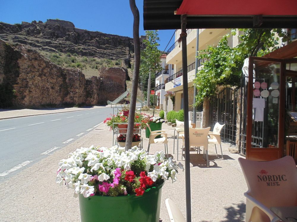 Hostal Restaurante La Muralla Canete  Eksteriør bilde