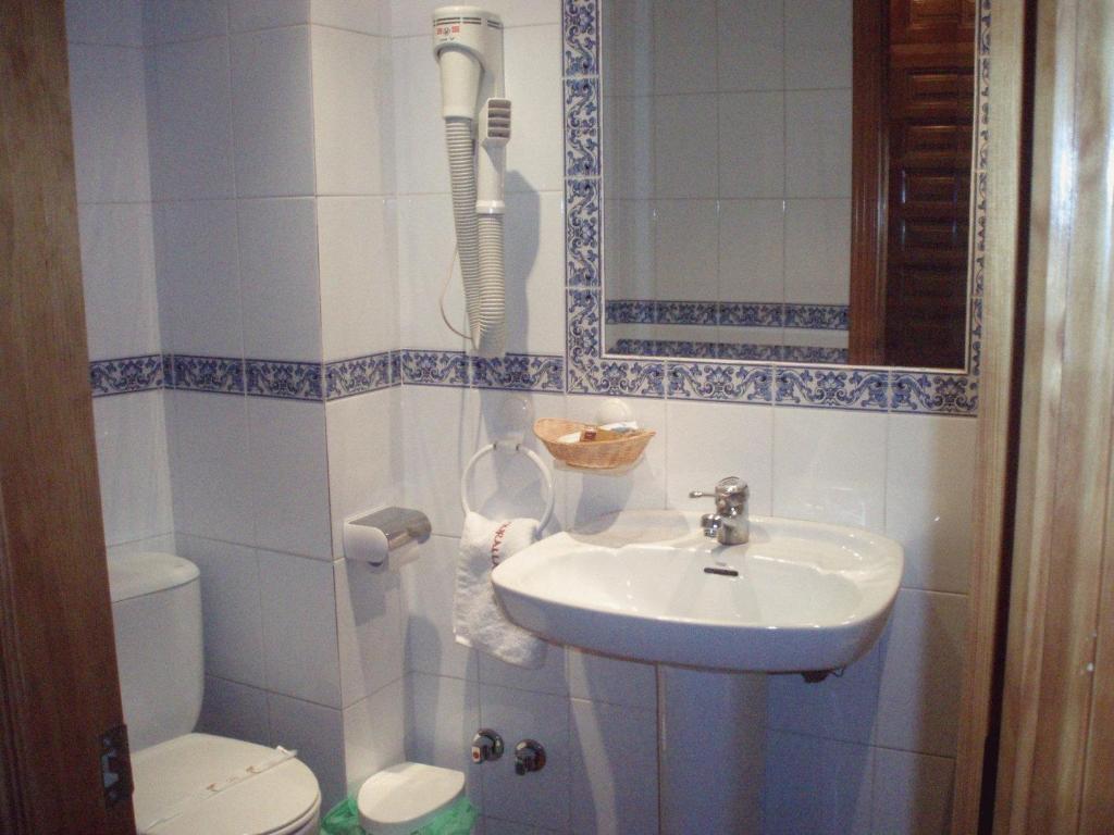 Hostal Restaurante La Muralla Canete  Rom bilde